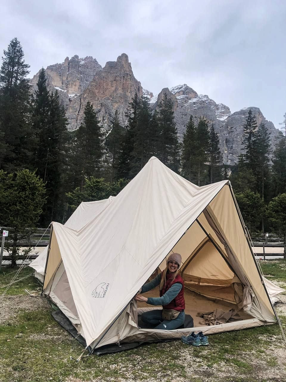 Maja beim Camping in den Dolomiten